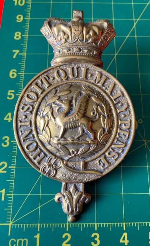 Monmouthshire Regiment headdress badge - Medals And Memorabilia